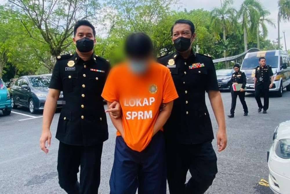 Seorang pengarah PBT dibawa ke Mahkamah Majistret Shah Alam pada Rabu, bagi mendapatkan permohonan reman.