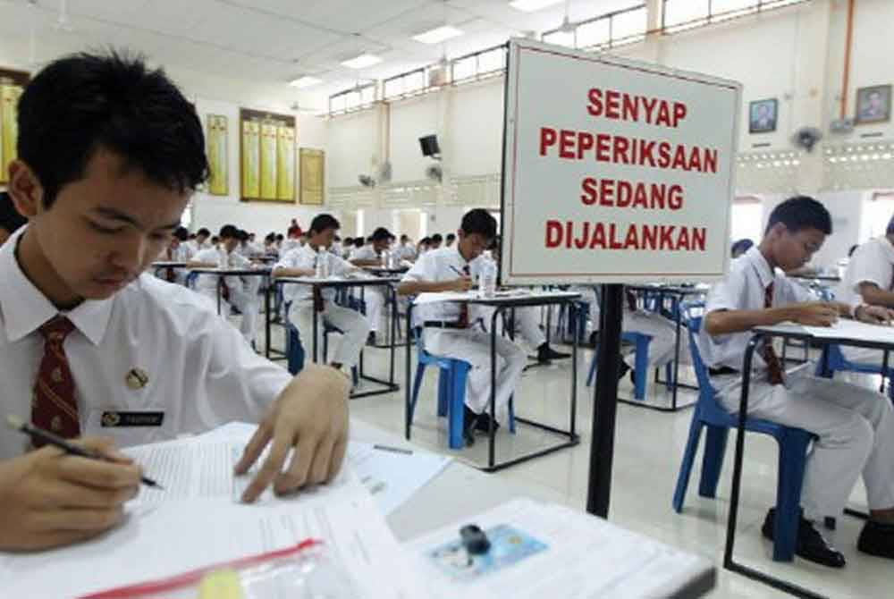 Seramai 11,713 calon SPM 2023 memperoleh keputusan cemerlang gred A , A dan A-, dalam semua mata pelajaran. Foto hiasan