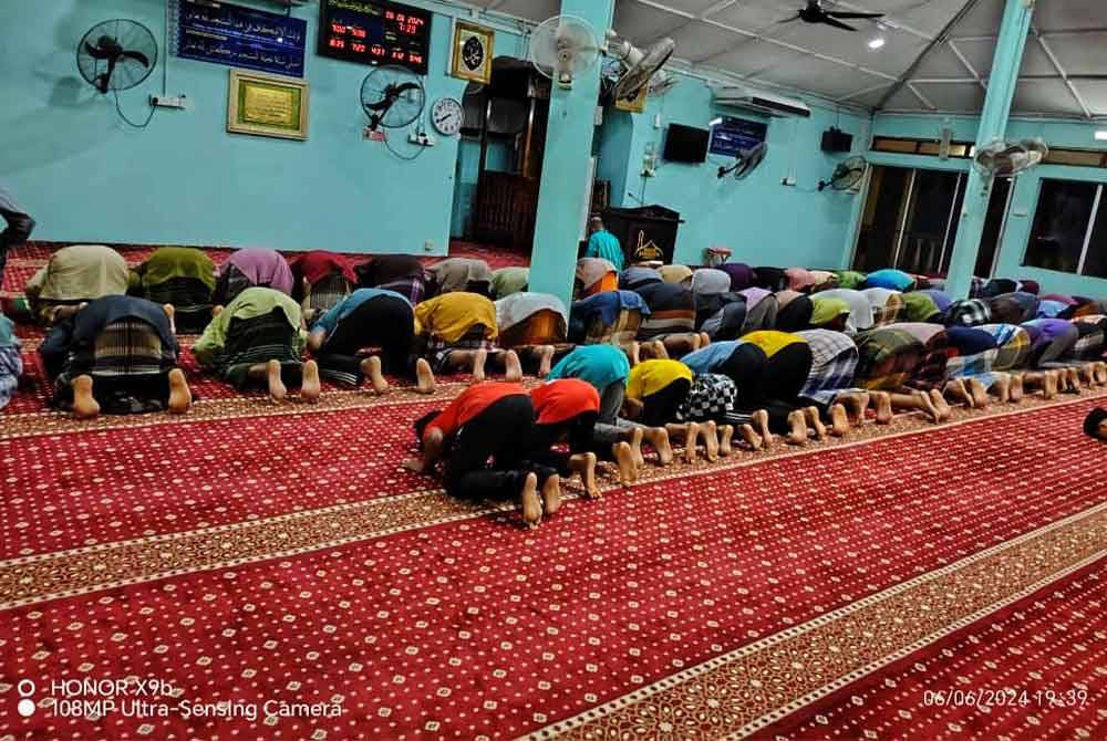 Solat hajat di Masjid Felda Jengka 24 bagi mendoakan kesejahteraan MB Pahang yang menerima rawatan di IJN bermula Jumaat