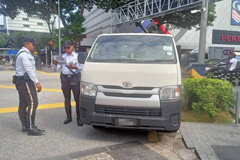 Operasi Hormat Undang-Undang turut melibatkan pelaksanaan Op Telefon Bimbit, Op Motosikal, Op Had Laju, Op Perdagangan dan Op Halangan.