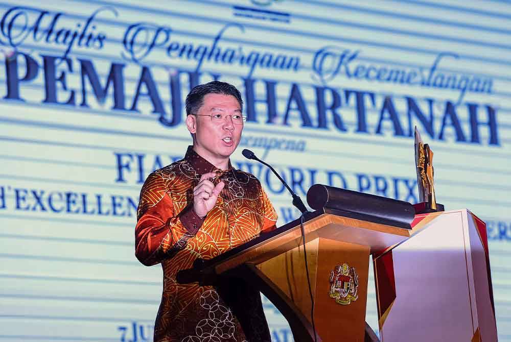 Kor Ming menyampaikan ucapan pada Majlis Penghargaan Kecemerlangan Pemaju Hartanah sempena &#039;FIABCI World Prix d&#039;Excellence Awards Gold Winners&#039; hari ini. - Foto: Bernama