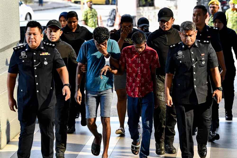 Empat rakan didakwa di Mahkamah Sesyen Kuala Lumpur pada Jumat atas pertuduhan melakukan rompak berkumpulan ke atas seorang lelaki warga Bangladesh, bulan lepas. Foto Bernama