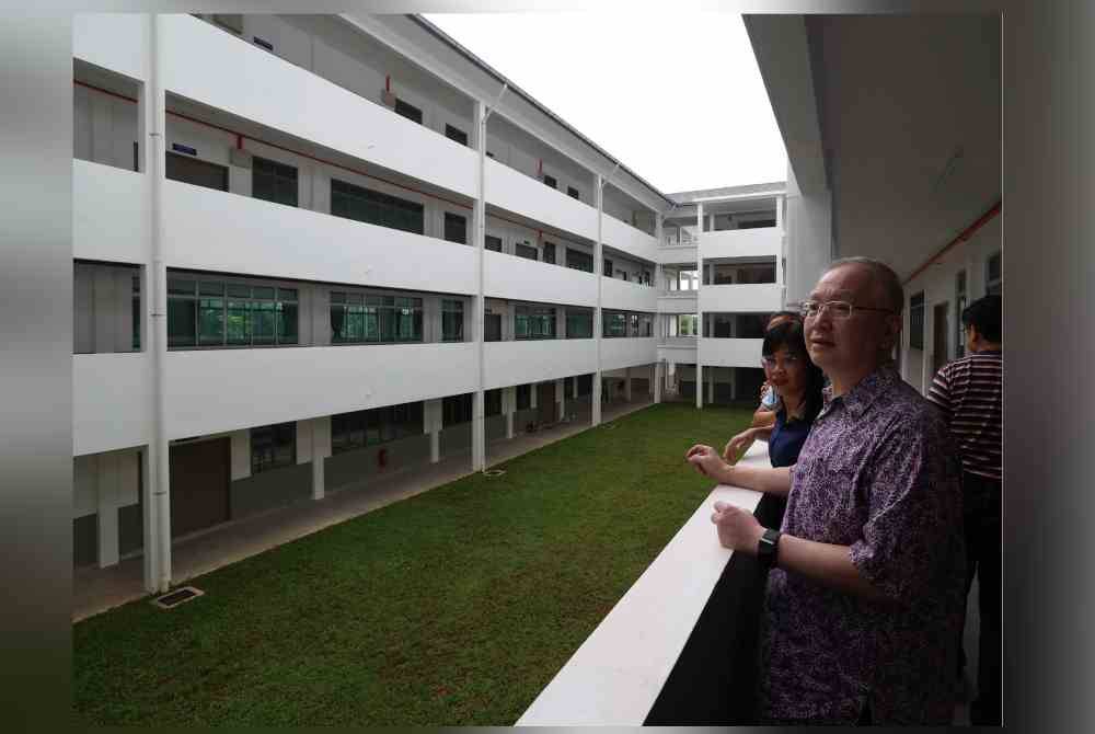 Ka Siong mengadakan lawatan ke Sekolah Jenis Kebangsaan Cina (SJK(C) Poay Chai yang baharu siap dibina di Taman Bukit Indah, pada Sabtu.