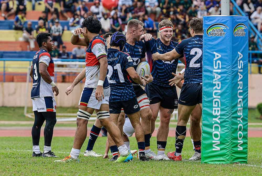 Reaksi gembira pemain ragbi Hong Kong meraikan kejayaan setelah menumpaskan pasukan Malaysia di Stadium UPM pada Sabtu. Foto Bernama