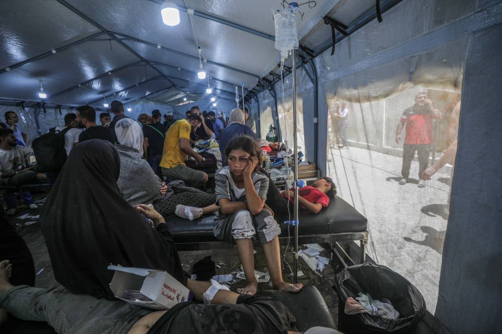 Kakitangan di Hospital Al-Awda di Nuseirat berkata, wanita hamil semakin kerap datang ke hospital kerana pendarahan yang banyak dan komplikasi lain. Foto EPA