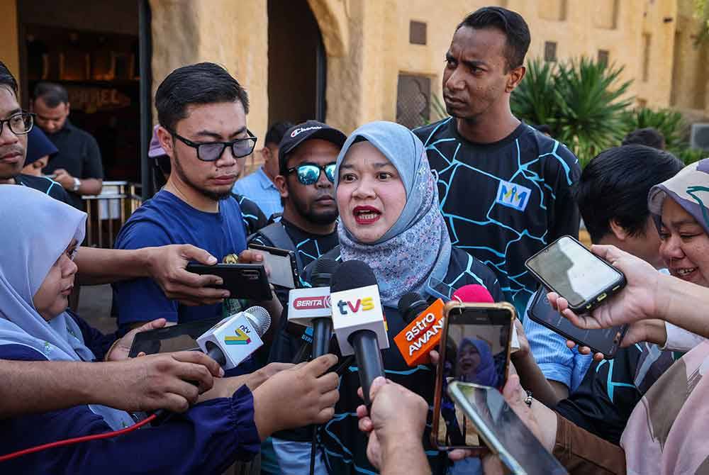 Fadhlina ketika ditemui pemberita pada Program Hari Keluarga Kelab Media Mutiara di Bertam Souk & Water Park hari ini. - Foto: Bernama