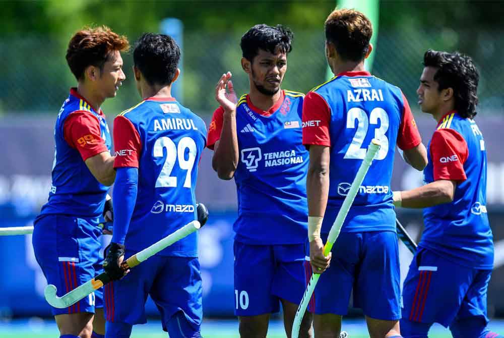 Faizal meraikan jaringan bersama pemain Speedy Tigers ketika menentang Austria dalam kempen Piala Negara-Negara 2024 di Gniezno, Poland, pada Ahad. Foto: Facebook FIH