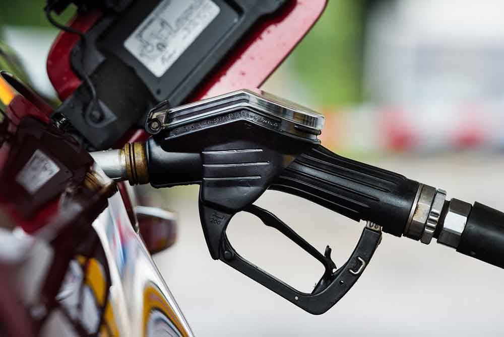 Kenaikan harga diesel dibimbangi menjadi pencetus gelombang baharu inflasi. Gambar hiasan