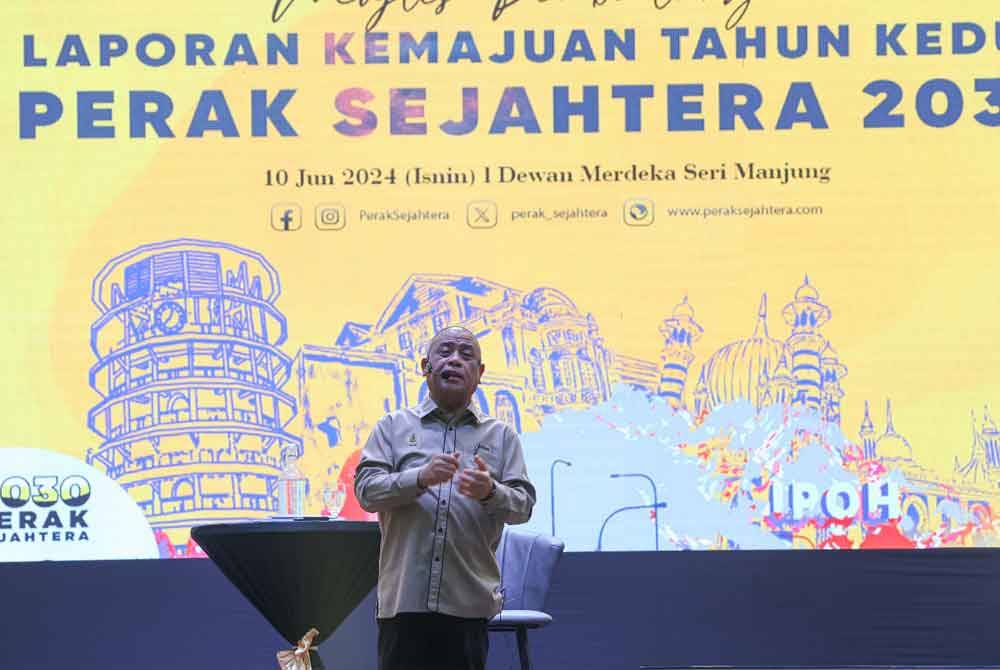 Saarani ketika membentangkan Laporan Kemajuan Tahun Kedua Perak Sejahtera 2030 di Dewan Merdeka, Seri Manjung di sini pada Isnin.