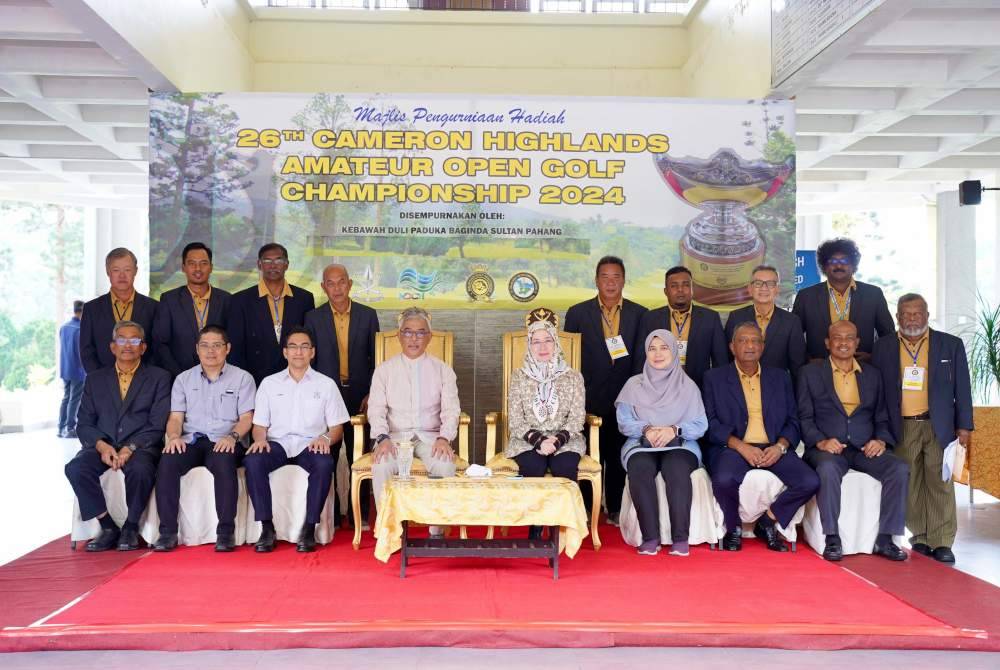 Baginda berkenan berangkat bercemar duli ke Majlis Pengurniaan Hadiah 26th Cameron Highlands Amateur Open Golf Championship 2024 di Kelab Golf Sultan Ahmad Shah, hari ini.