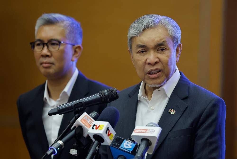 Ahmad Zahid bercakap pada sidang media selepas mempengerusikan Mesyuarat Jawatankuasa Majlis Pembangunan Industri Halal Bil. 1/2024 di Pusat Konvensyen Movenpick pada Isnin. Foto Bernama