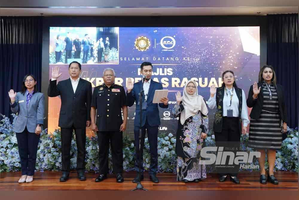 Pengurusan Hospital Pakar KPJ melafaz ikrar pada program Ikrar Bebas Rasuah, di sini, pada Selasa. Foto Sinar Harian- ROSLI TALIB.