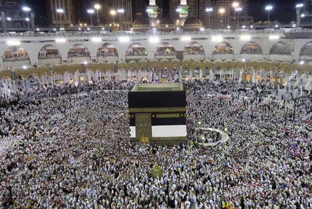 Jemaah haji lelaki dinasihatkan supaya tidak melakukan taktik memakai ihram semata-mata untuk melakukan tawaf sunat di Mataf iaitu persekitaran Kaabah. - Gambar fail Reuters