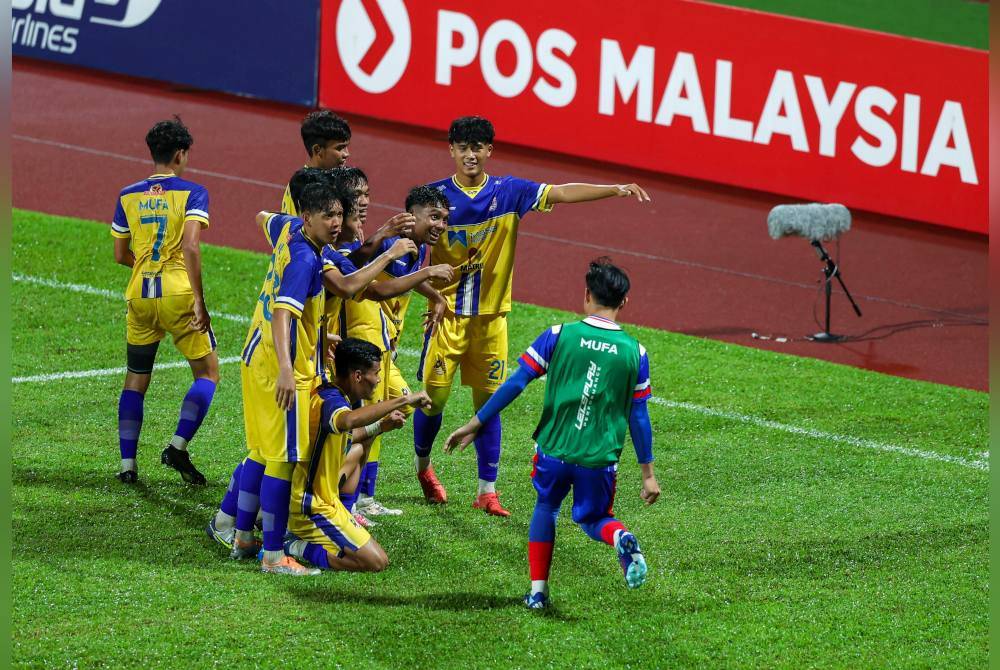 Pemain Malaysian Universiti meraikan jaringan ketika menentang PDRM FC pada perlawanan Piala FA di Stadium Majlis Perbandaran Selayang, pada Rabu. Foto Bernama