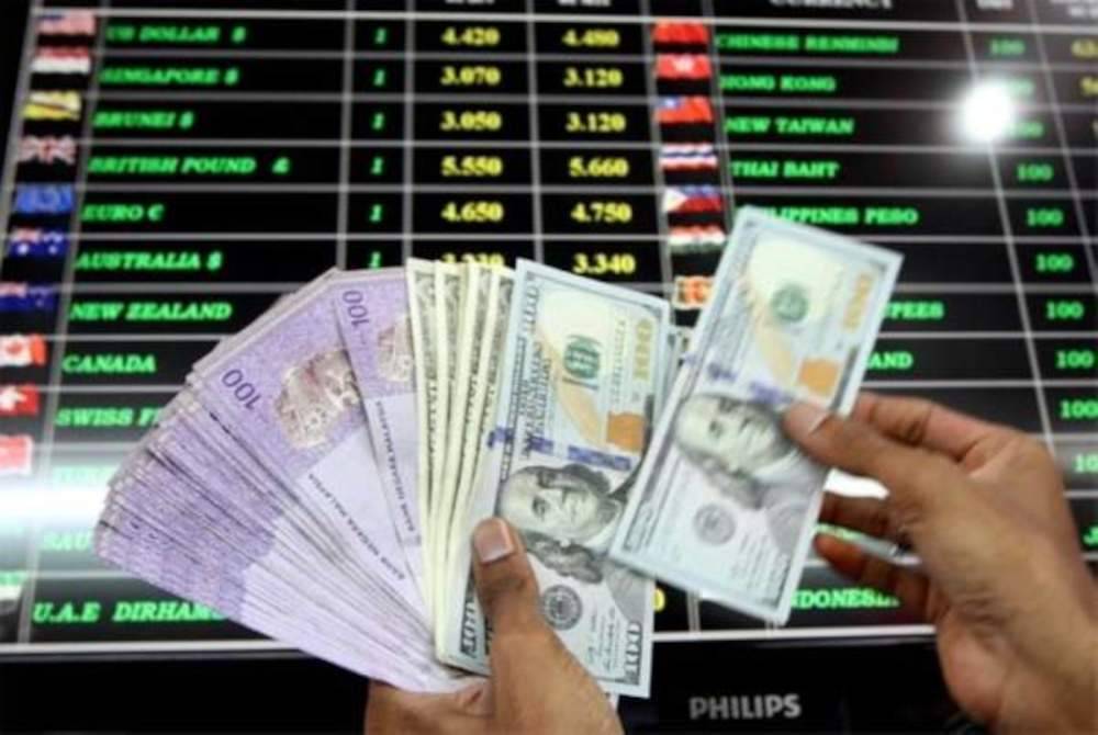 Pada jam 9.05 pagi, ringgit meningkat kepada 4.7030/7070 berbanding dolar AS daripada 4.7160/7185 ketika ditutup pada Rabu. - Gambar hiasan