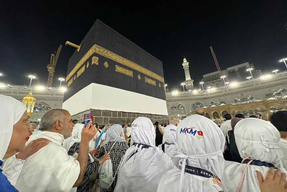 Jemaah haji MKM melakukan Tawaf Qudum pada waktu malam untuk mengelakkan suhu panas.Foto Ihsan MKM