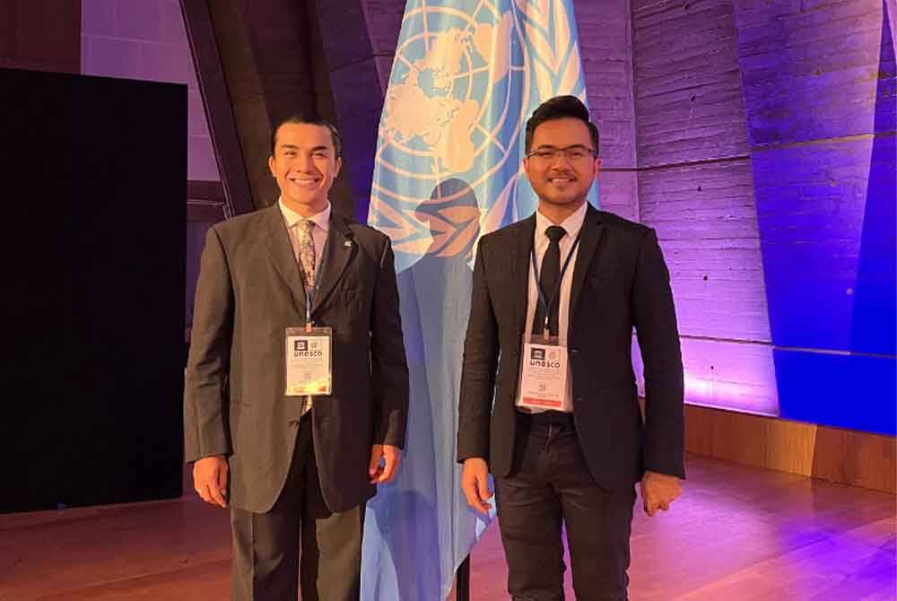 Nik Faiz (kanan) dan Arja Lee (kiri) yang menghadiri Perhimpunan Agung UNESCO di Paris.