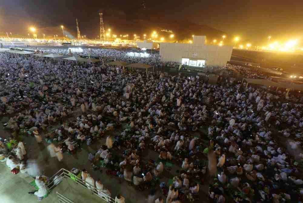 Suasana ketika jemaah haji bermalam di Muzdalifah. Gambar hiasan