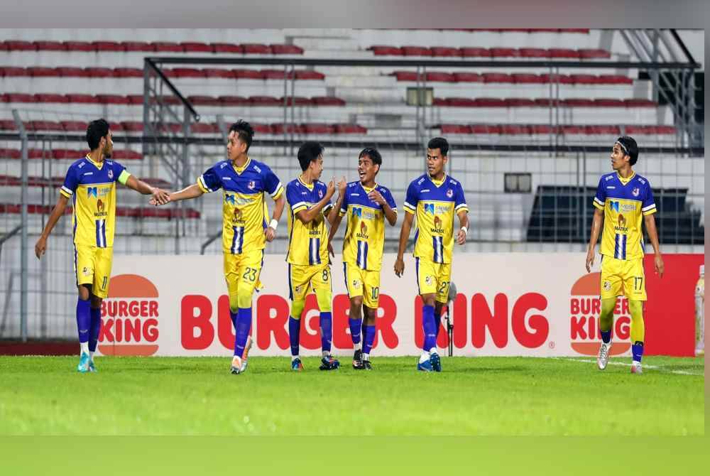 Pemain MUFT meraikan jaringan ketika menentang PDRM pada aksi Pusingan 16 Piala FA di Stadium Selayang pada Rabu lalu. Foto Bernama