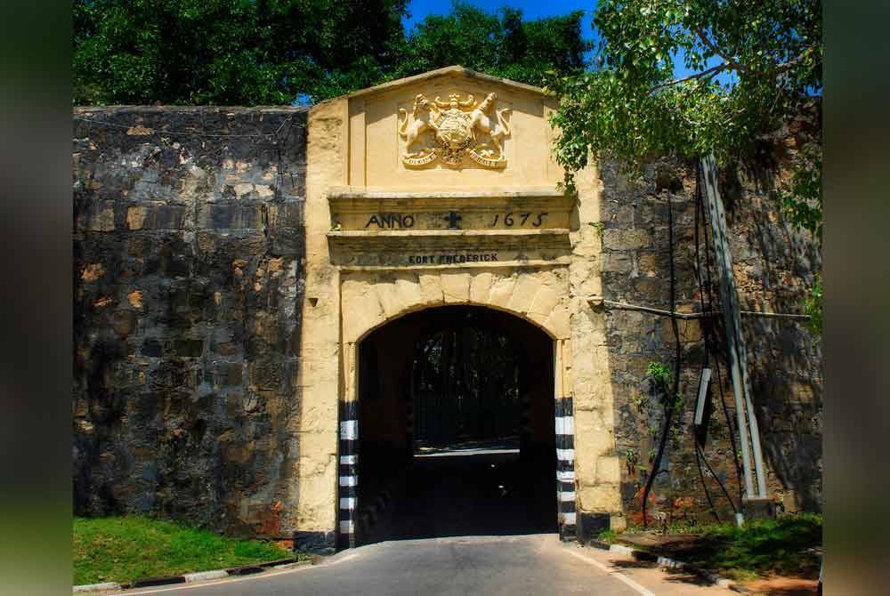 Seni bina Eropah menonjol di pesisiran pantai dengan Fort Frederick di Trincomalee menyerupai A Famosa di Melaka.