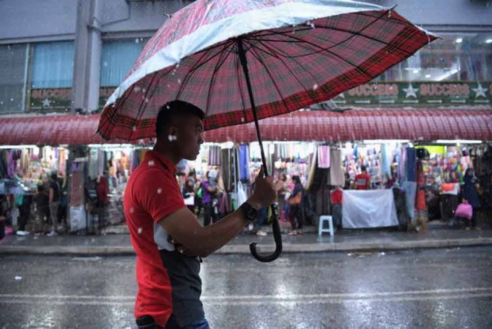 MetMalaysia meramalkan hujan lebat dan ribut petir berlaku di sesetengah negeri di Malaysia pada Aidiladha ini.