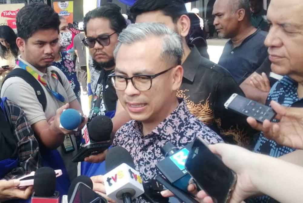 Fahmi ditemui pemberita pada program perasmian Mydin Mart Pantai Dalam pada Sabtu.