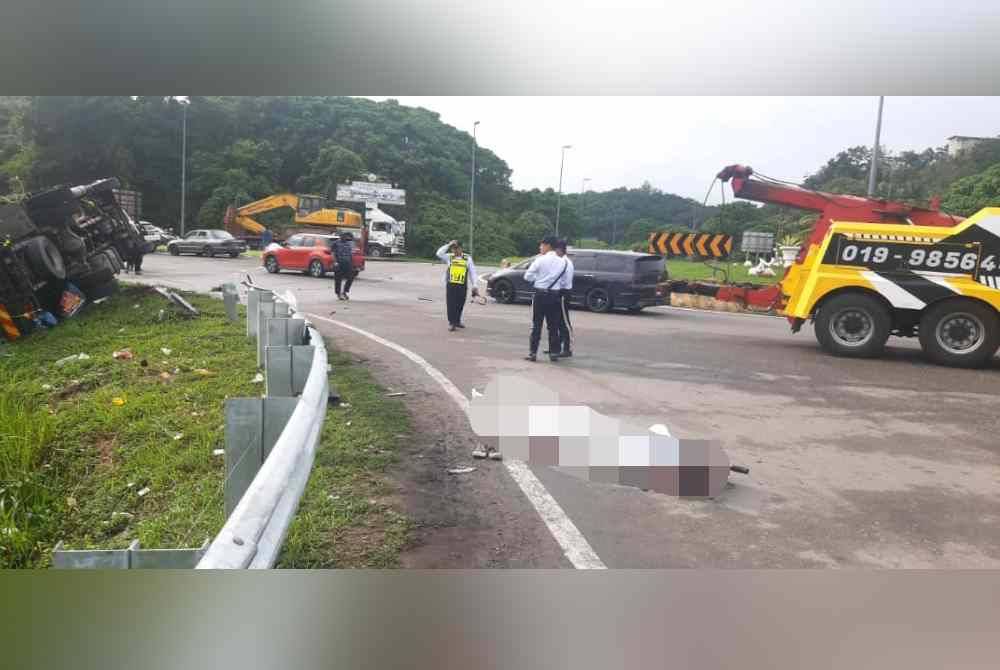 Lelaki berusia 24 tahun maut selepas di rempuh sebuah lori di di Kilometer (km) 25, Jalan Lipis- Benta pada Ahad.