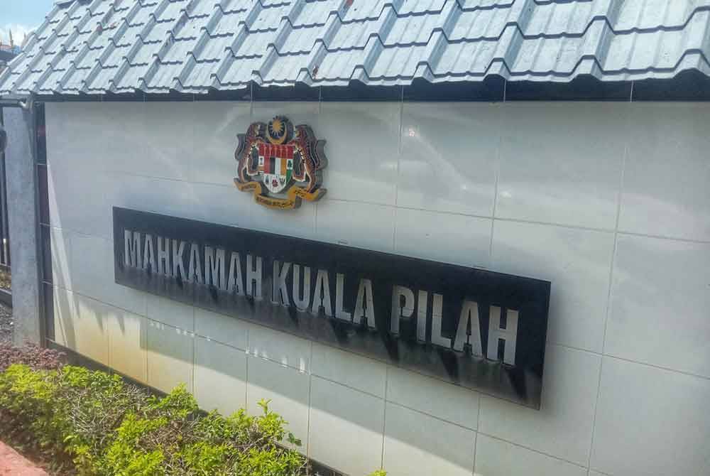 Dua rakan baik dihadapkan di Mahkamah Majistret di Kuala Pilah pada Selasa atas pertuduhan mengedar dadah jenis syabu dan heroin dengan berat keseluruhan lebih kurang satu kilogram,pada minggu lalu.