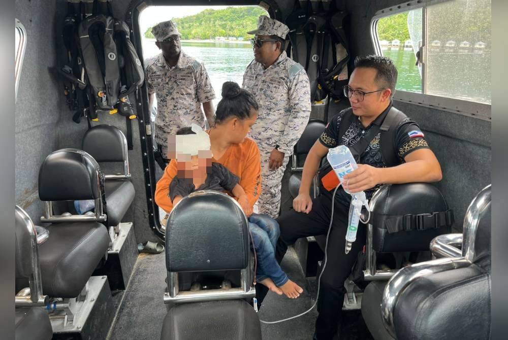 Seorang kanak-kanak lelaki yang mengalami pendarahan di kepala terpaksa meredah lautan selama satu jam bagi mendapatkan rawatan di Hospital Kudat selepas terbabit dalam kemalangan motosikal di Pulau Banggi, di sini pada Isnin.