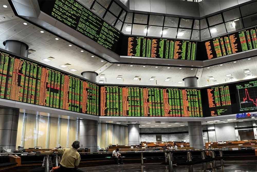 Bursa Malaysia dibuka rendah pada Khamis susulan aktiviti pengambilan untung sejak Rabu. Foto Bernama