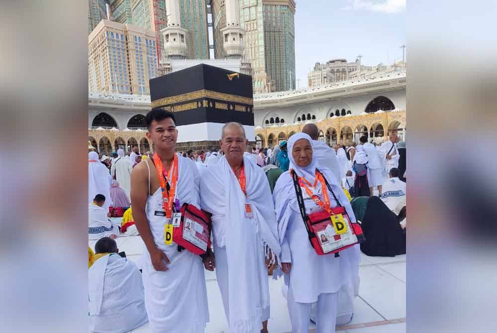 Gambar kenangan Allahyarham Bawi (tengah) bersama isteri, Seput Ujang, 71, dan anak bongsu mereka, Fazrihin. Foto Bernama