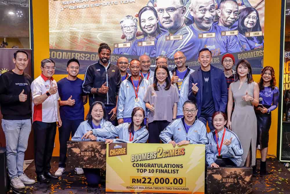 Hannah bersama 10 peserta akhir kempen Boomers2Gamers majlis perasmian memperkenalkan Team eMAS di sebuah pusat beli-belah di ibu kota pada 13 Jun lalu.