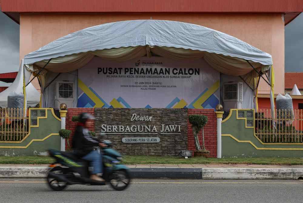 Pusat penamaan calon PRK DUN Sungai Bakap di Dewan Serbaguna Sungai Jawi. Foto Bernama