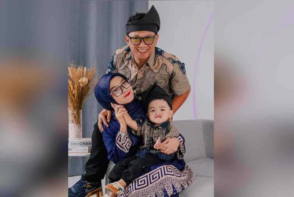 Muhd Syafiq dan Norazah bersama anak angkat mereka, Muhammad Zikkirrullah.