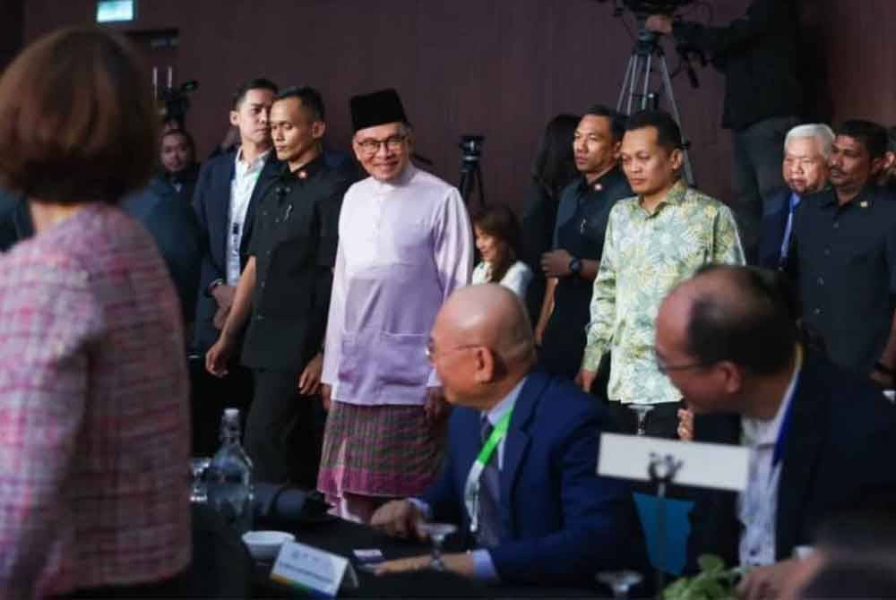 Anwar ketika menghadiri majlis pelancaran Konsortium Impak Positif ESG (A-EPIC) pertama di Asia di sini pada Jumaat. - Foto Bernama