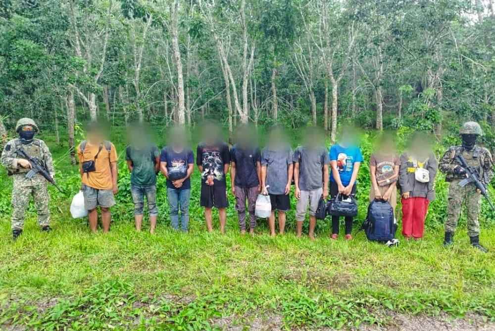 10 PATI warga Myanmar yang terdiri daripada tujuh lelaki dan tiga wanita ditahan cuba bolos sempadan negara di Bukit Kayu Hitam di sini pada Jumaat.