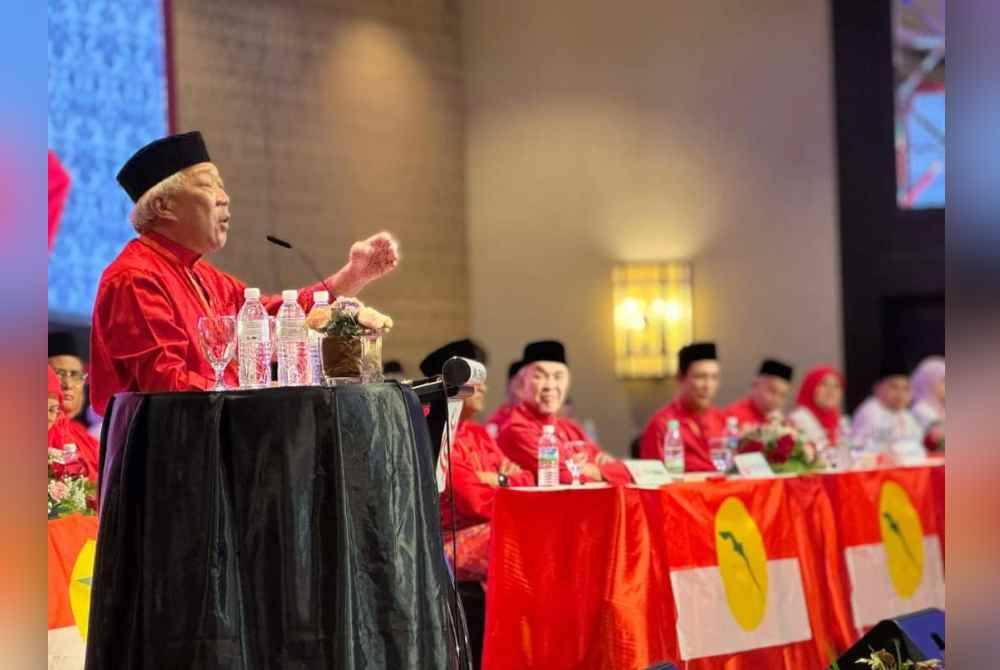 Bung Moktar berucap pada perasmian Mesyuarat UMNO Bahagian Sepanggar.