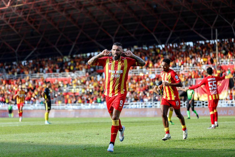 Pemain Selangor FC, Ronnie Allan Fernandez Saez meraikan jaringannya ketika menentang pasukan Perak FC pada perlawanan Liga Super Malaysia 2024/2025 di Stadium MBPJ pada Ahad. Foto Bernama