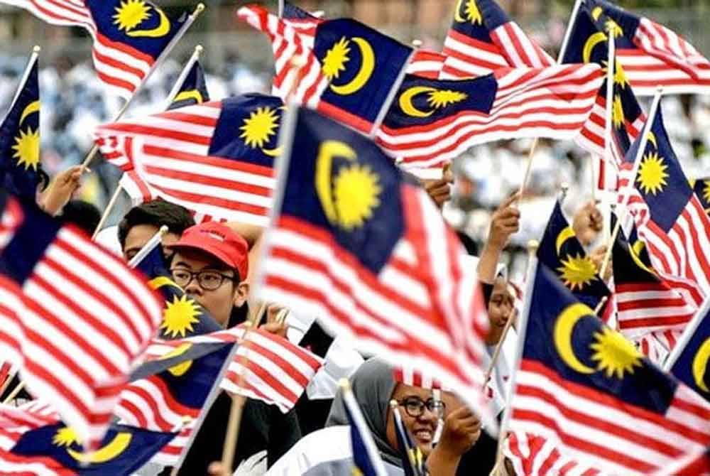 Malaysia perlu mempunyai lebih ramai lagi komposer serta penulis lirik dalam kalangan orang muda bagi menghasilkan lagu berunsurkan perpaduan mengikut trend dan kehendak semasa sebagai usaha berterusan industri hiburan meniupkan semangat patriotisme masyarakat. Gambar hiasan