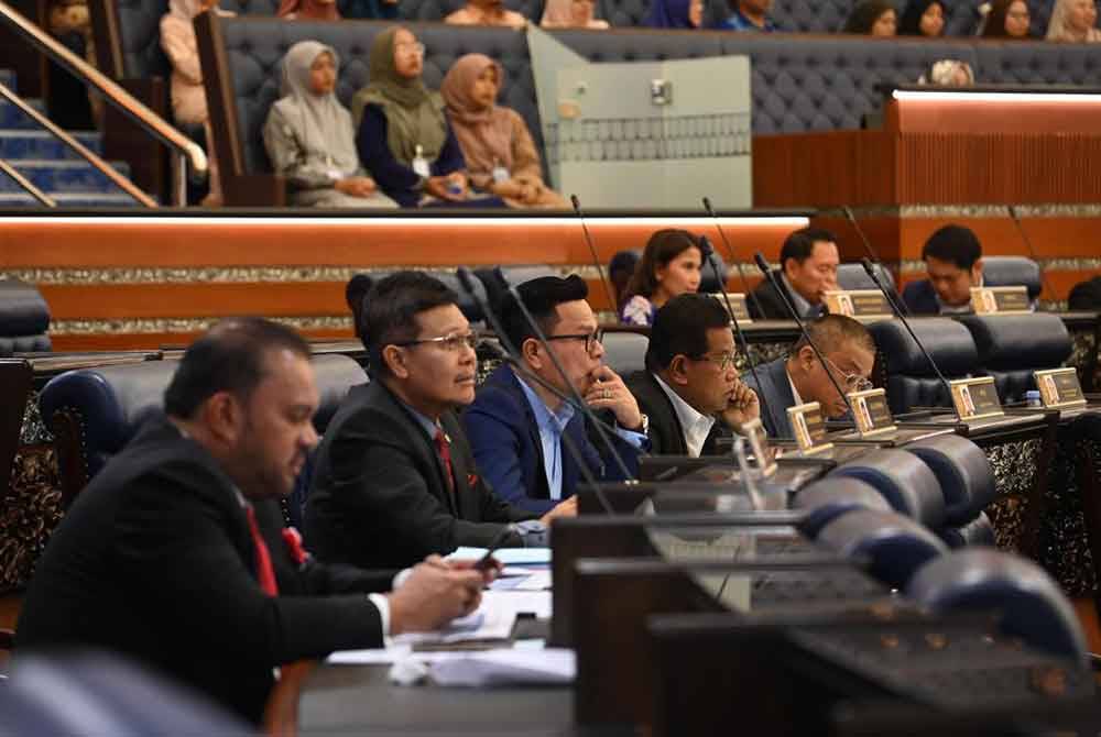 Kedudukan ahli Parlimen Bersatu yang menyokong kepimpinan Perdana Menteri masih kekal di blok pembangkang pada Isnin.