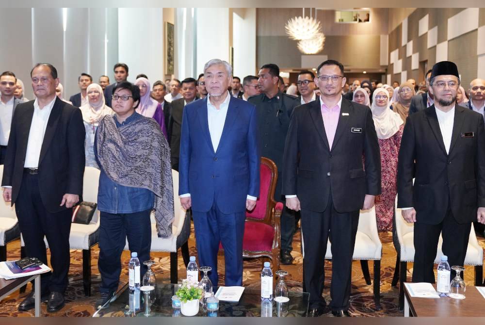 Ahmad Zahid pada majlis Perasmian Program Karisma Pemikir Madani Kepimpinan Tertinggi Pentadbiran UiTM Seluruh Malaysia yang diadakan di Kuala Lumpur pada Isnin.