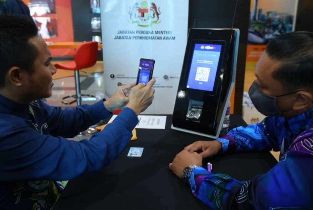 MyDigital ID dijangka dilancarkan dalam empat fasa mulai Julai 2024, dimulakan dengan anggota Kabinet, diikuti penjawat awam dan penerima bantuan kerajaan seperti penerima subsidi serta seterusnya orang awam. Foto Bernama