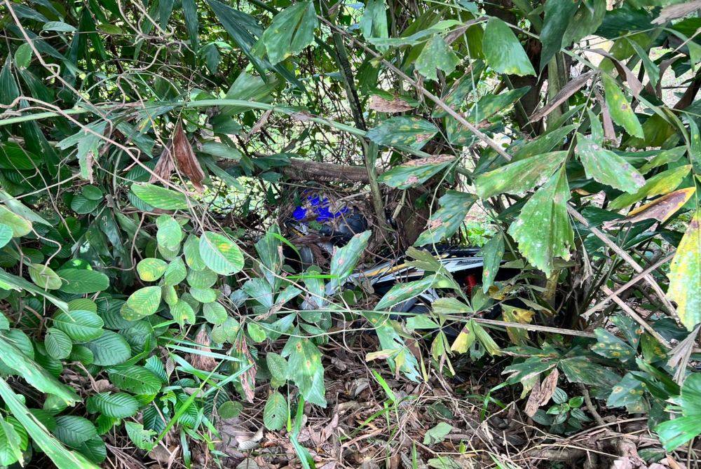 Rangka manusia ditemui di dalam kebun durian tepi Jalan Yong Peng- Muar pada Isnin.