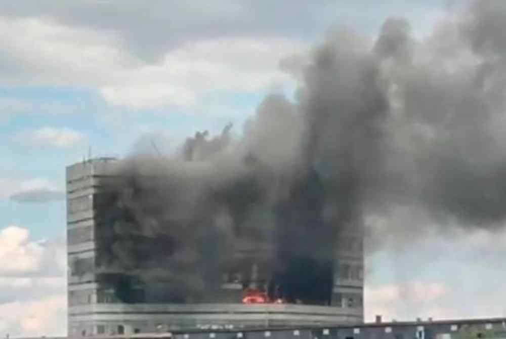 Sekurang-kurangnya lapan orang maut dalam kebakaran sebuah bangunan pejabat berhampiran Moscow, kata Gabenor wilayah Andrey Vorobyov. - Foto Reuters