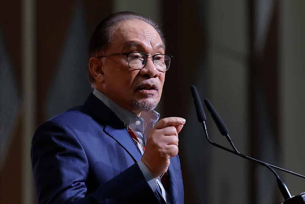 Anwar berucap pada Majlis Apresiasi Tahun 2024 Jabatan Perdana Menteri di Pusat Konvensyen Antarabangsa Putrajaya (PICC) hari ini. Foto Bernama