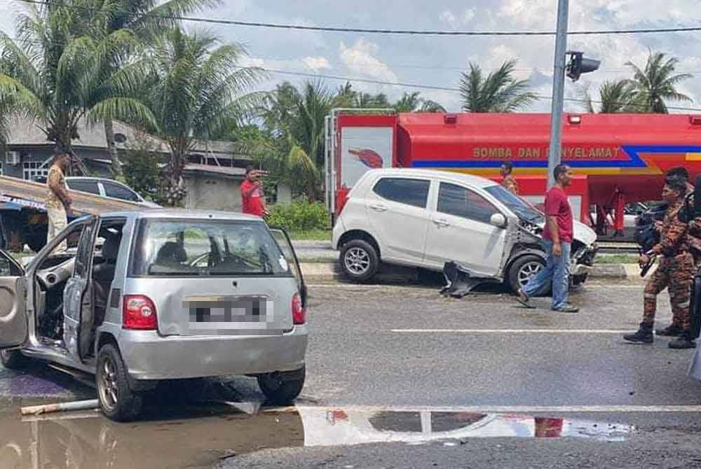 Keadaan kereta Perodua Kancil dan kereta Perodua Axia yang terlibat kemalangan.