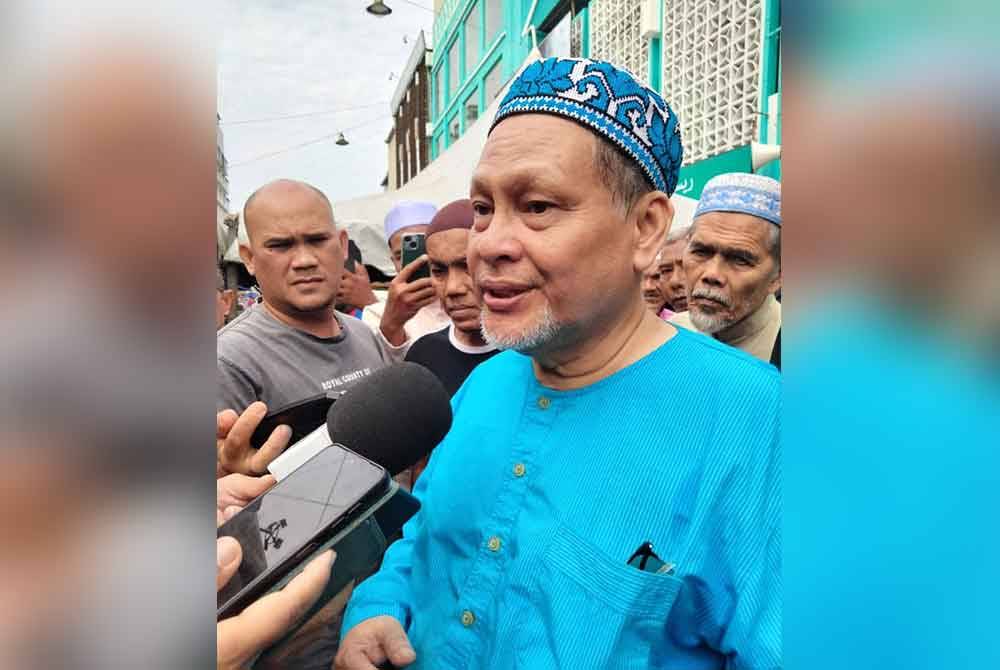 Mohd Amar ditemui pemberita selepas menyampaikan ceramah agama di Medan Ilmu pada Jumaat.