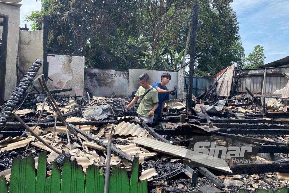 Keadaan rumah keluarga Mohd Firdaus yang hangus dalam kejadian awal pagi Jumaat.