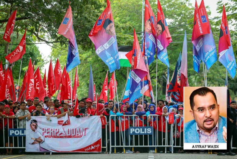 PRK Sungai Bakap menyaksikan pertembungan dua penjuru antara Kerajaan Perpaduan yang diwakili calon PH, Dr Joohari menentang Abidin dari PN.