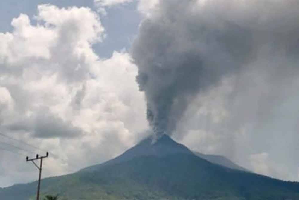 Aktiviti vulkanik terus meningkat sejak ia meletus beberapa kali sebelum ini. Foto Agensi